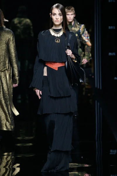 Look 10